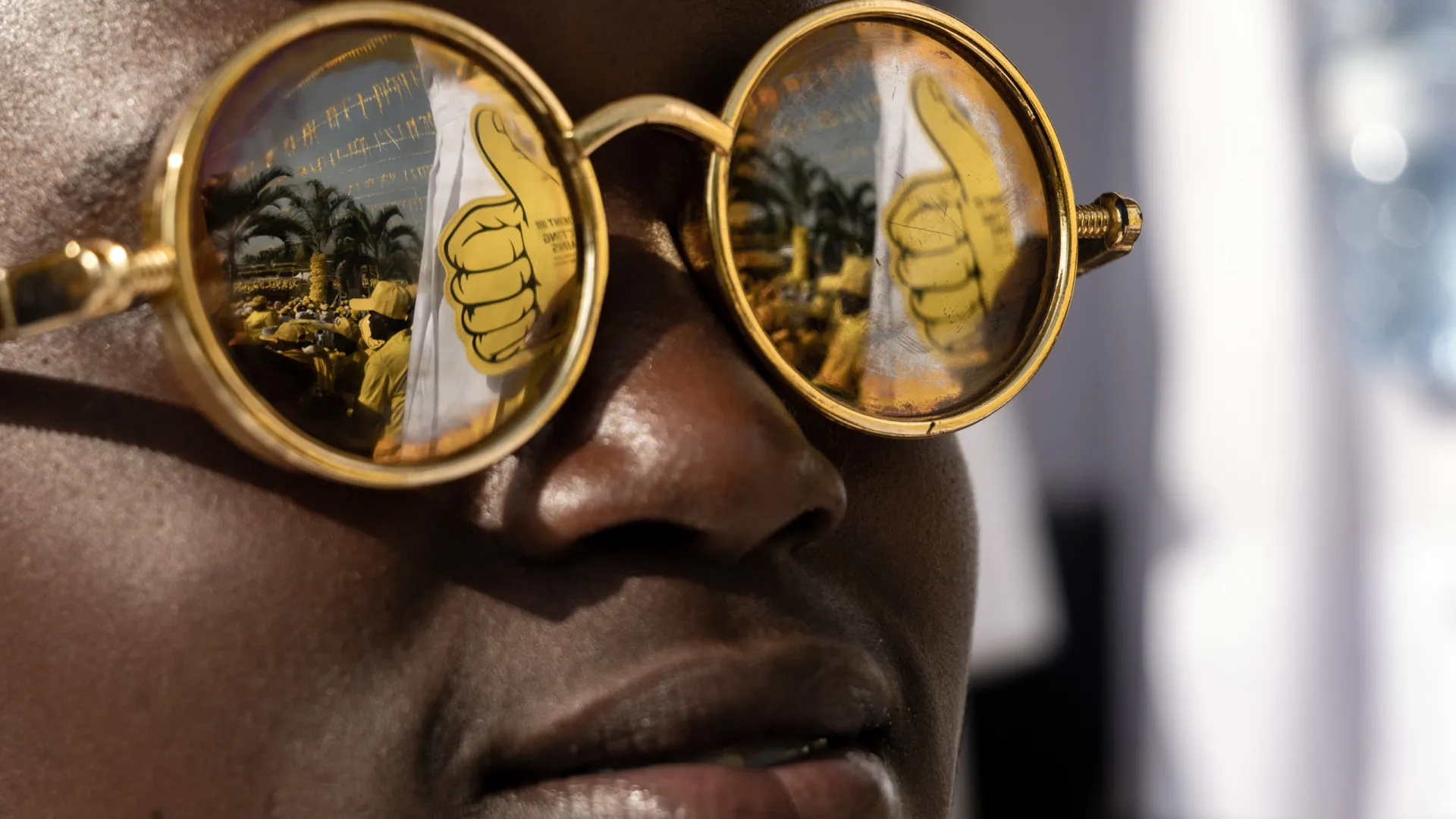 
                    Duas mulheres detidas no Uganda por se beijarem em público
                