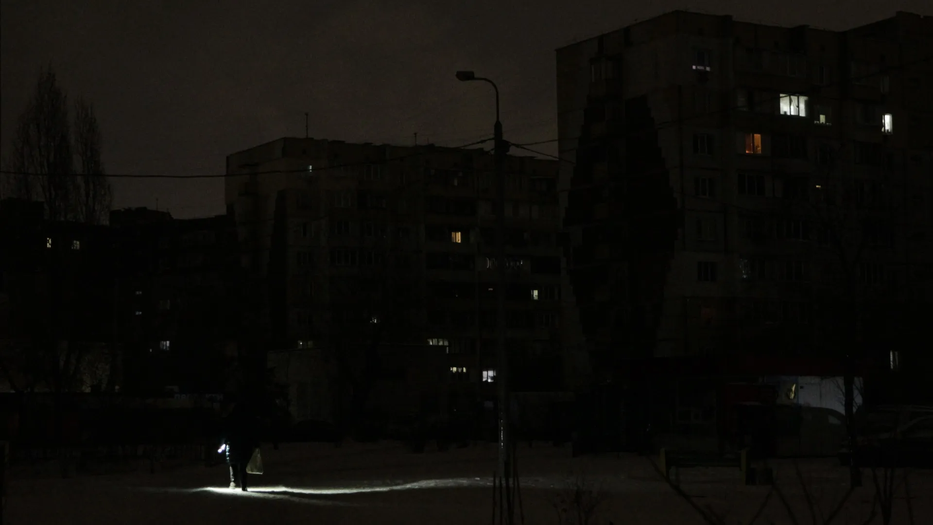 
                    Escolas de Kyiv encerram duas semanas devido a crise energética
                