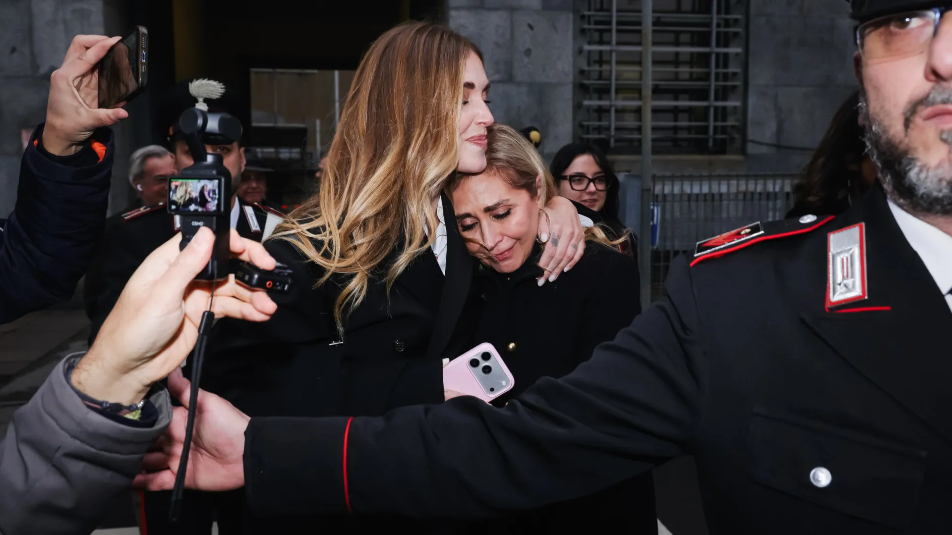 
                    Influencer italiana Chiara Ferragni absolvida de acusações de fraude 
                