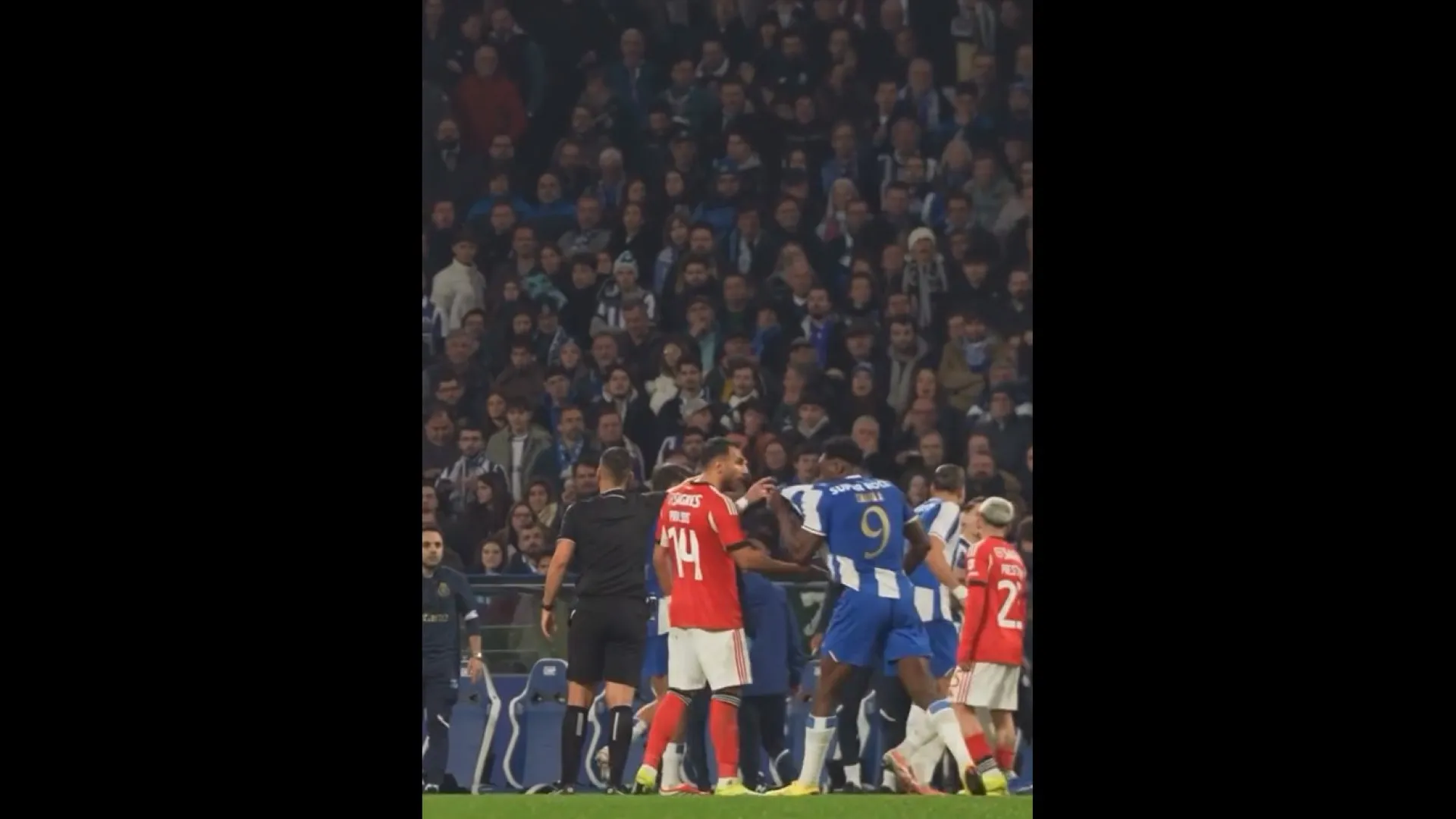 
                    Clássico: Samu partilha gesto dirigido a Pavlidis mas... arrepende-se
                