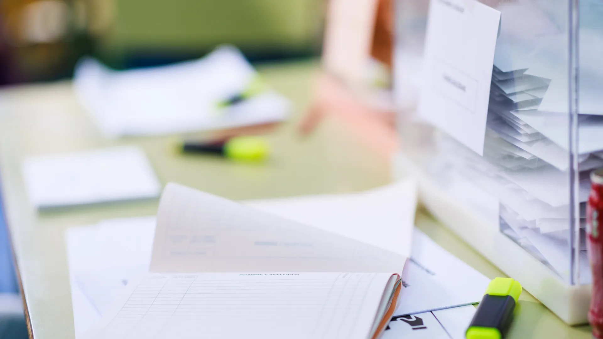 
                    Quem fica na mesa de voto tem direito a faltar ao trabalho? Quanto ganha?
                