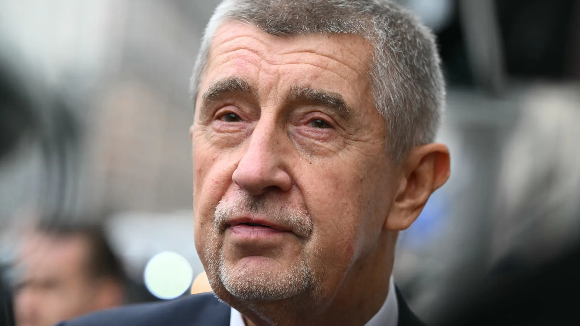 
                    Novo Governo checo de Andrej Babis conquista voto de confiança
                