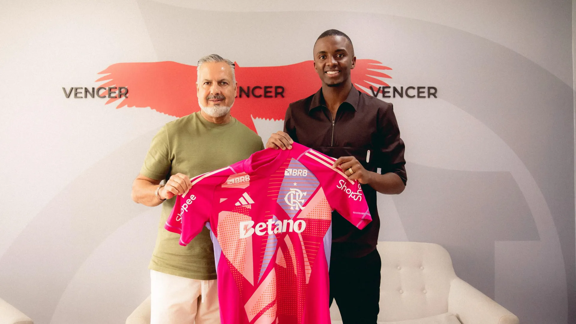 
                    EM DIRETO: Siga os rumores e os negócios do mercado de transferências
                