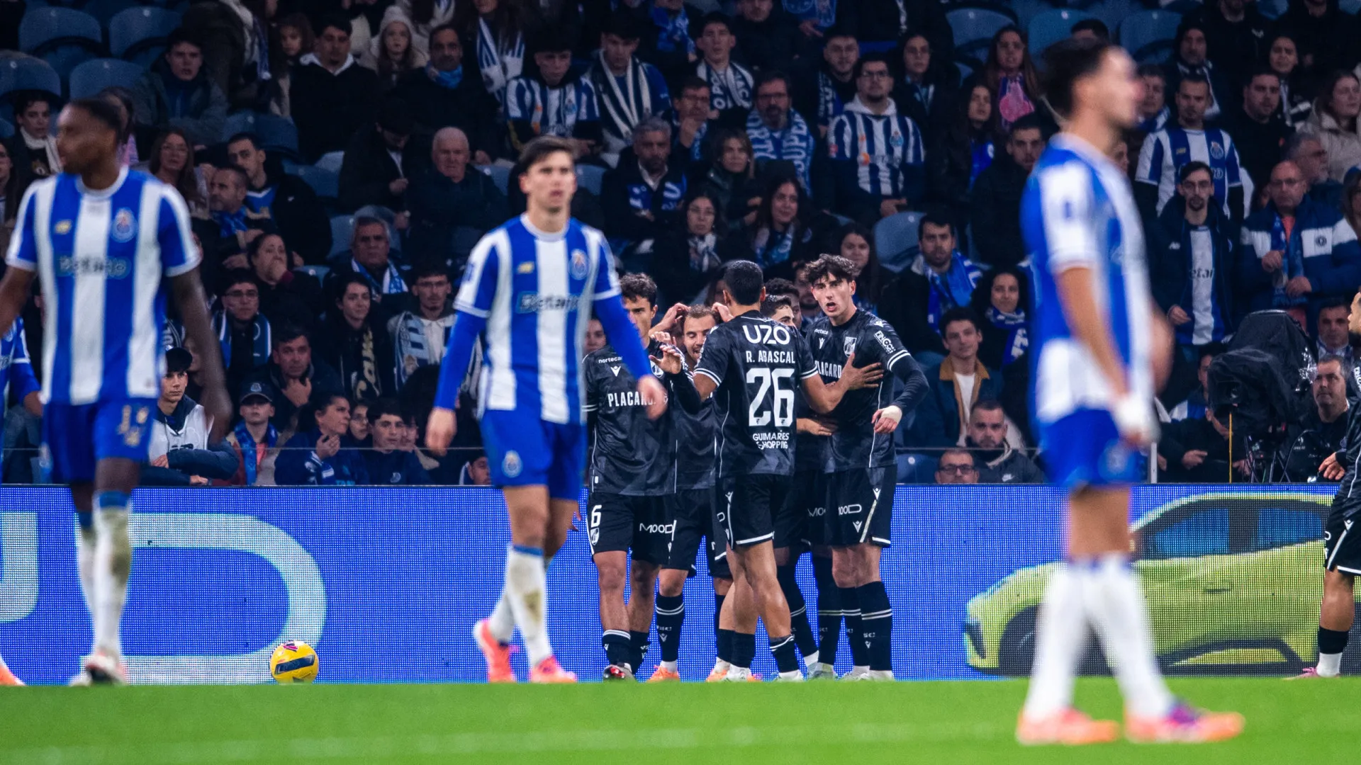 
                    Alerta em Guimarães. FC Porto sabe demolir o Castelo e procura… vingança
                