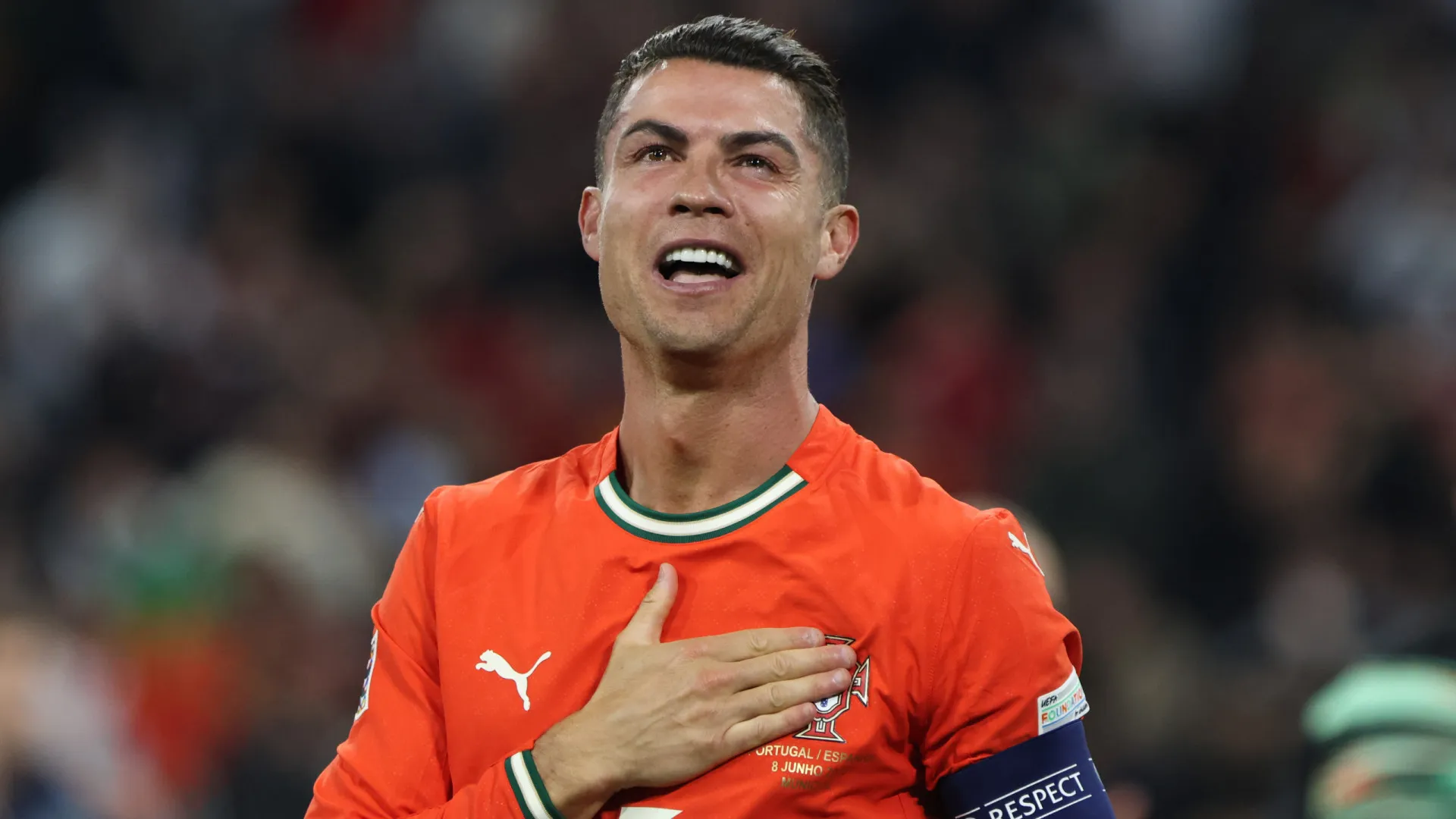 
                    Cristiano Ronaldo está de parabéns. 41 anos, 41 imagens impactantes
                
