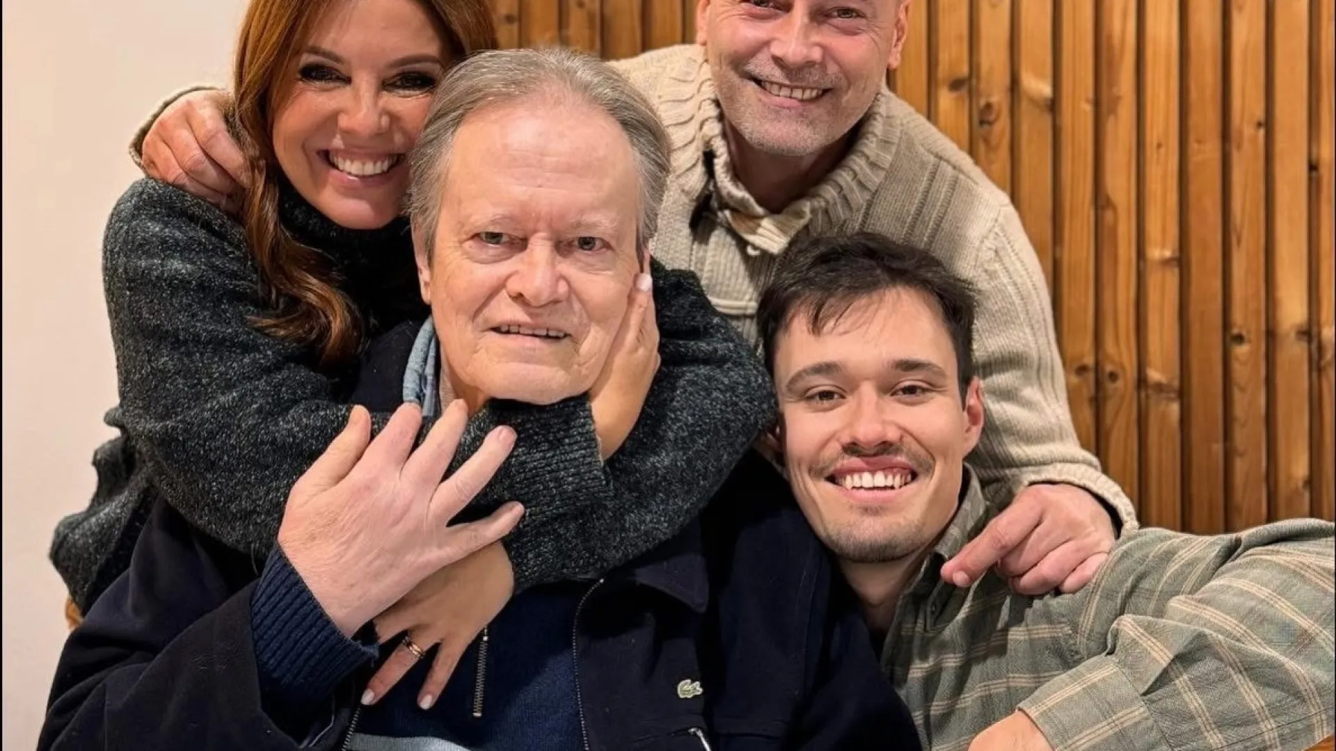 
                    Tânia Ribas de Oliveira celebra aniversário do pai com mensagem especial
                