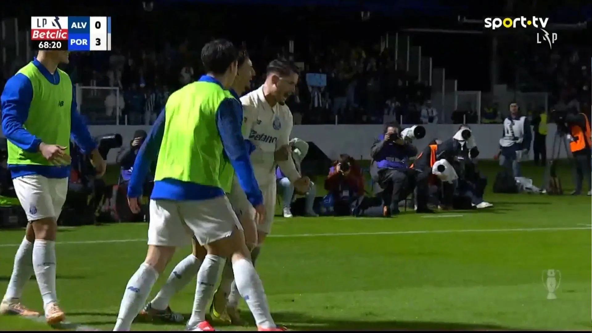 
                    'Borja de arte'. Golaço no Alverca-FC Porto é o melhor do mês na I Liga
                