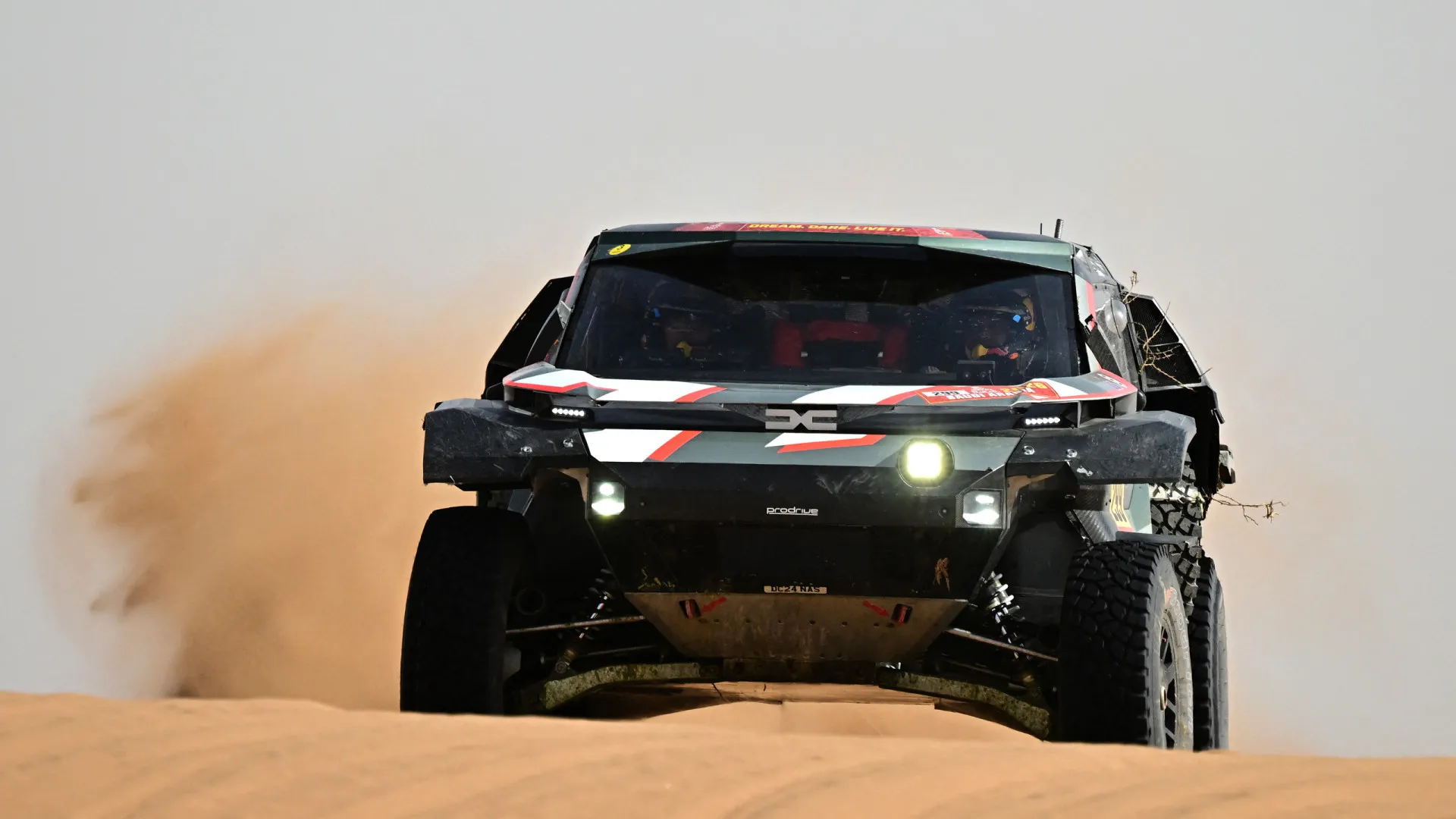 
                    Dakar: Al-Attiyah venceu etapa 12 e está perto do título. Lusos no top 20
                