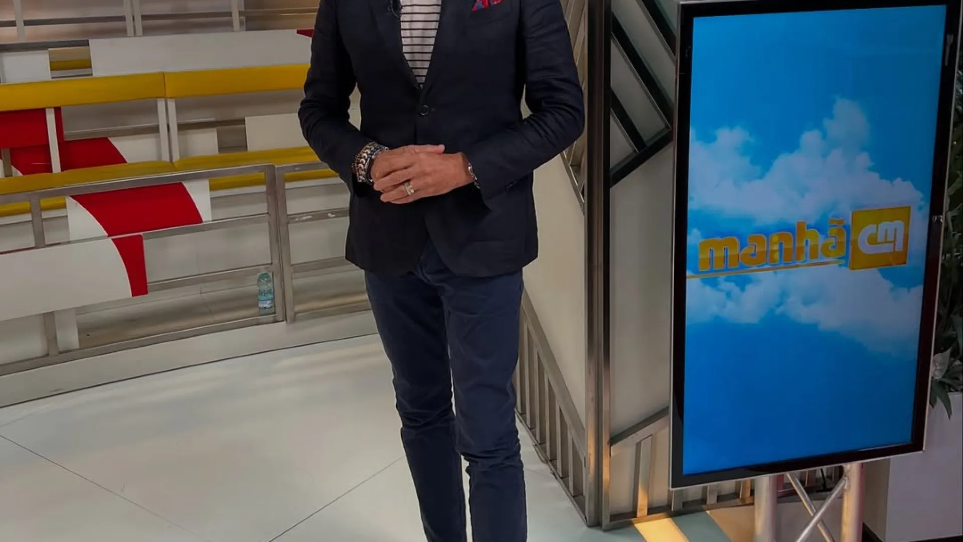 
                    Silêncio, que se vai cantar o fado. Rui Oliveira mostra dotes de cantor 
                