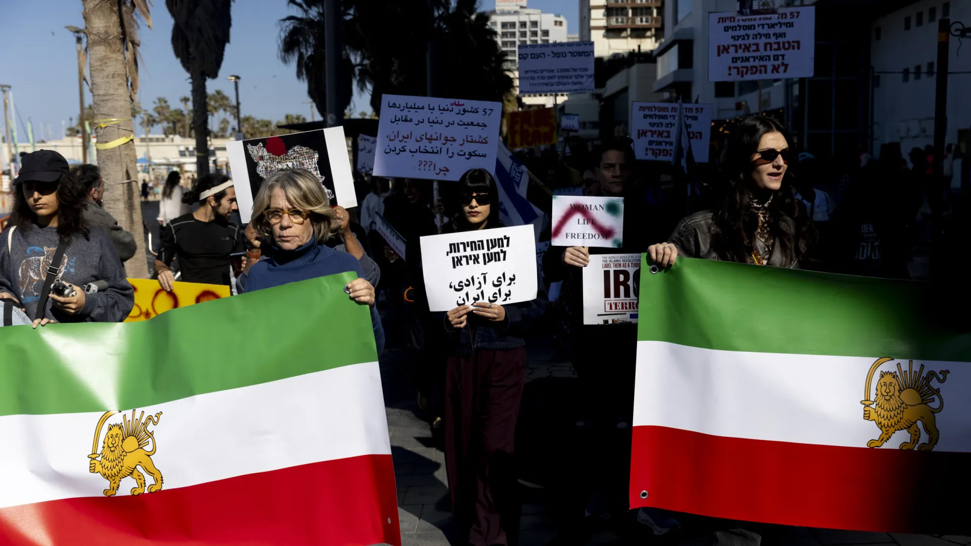 
                    Cerca de 3 mil pessoas presas nos protestos antigovernamentais no Irão
                
