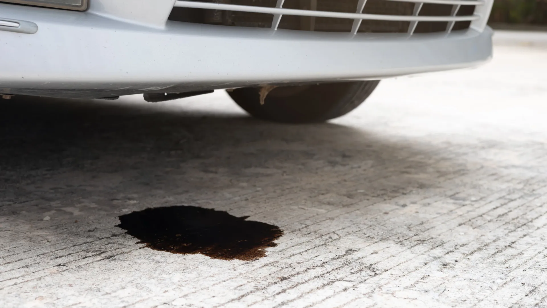 
                    Fugas de óleo podem causar danos graves no carro e ambiente. As causas
                