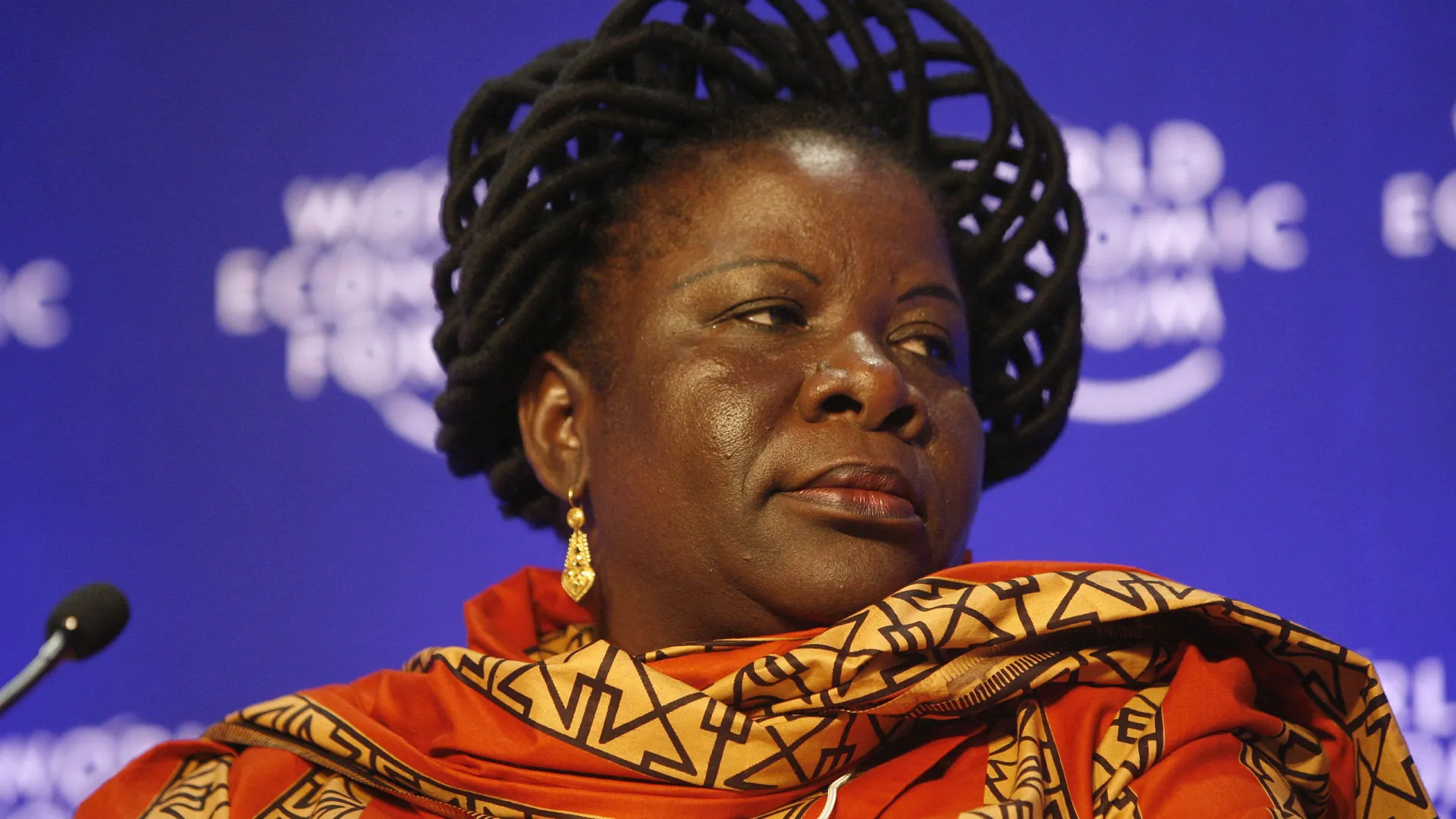 
                    Morreu a primeira mulher eleita primeira-ministra de Moçambique
                