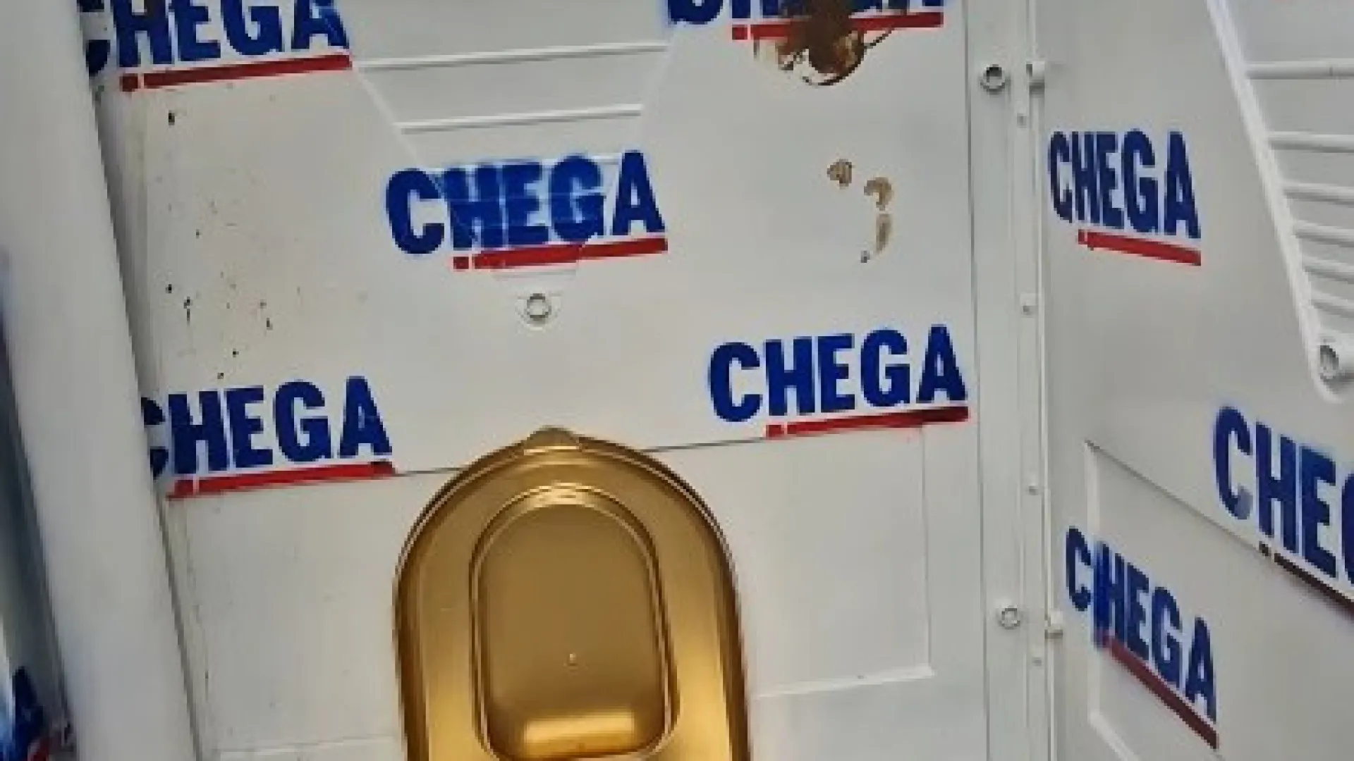 
                    Bordalo II tem nova provocação artística. 