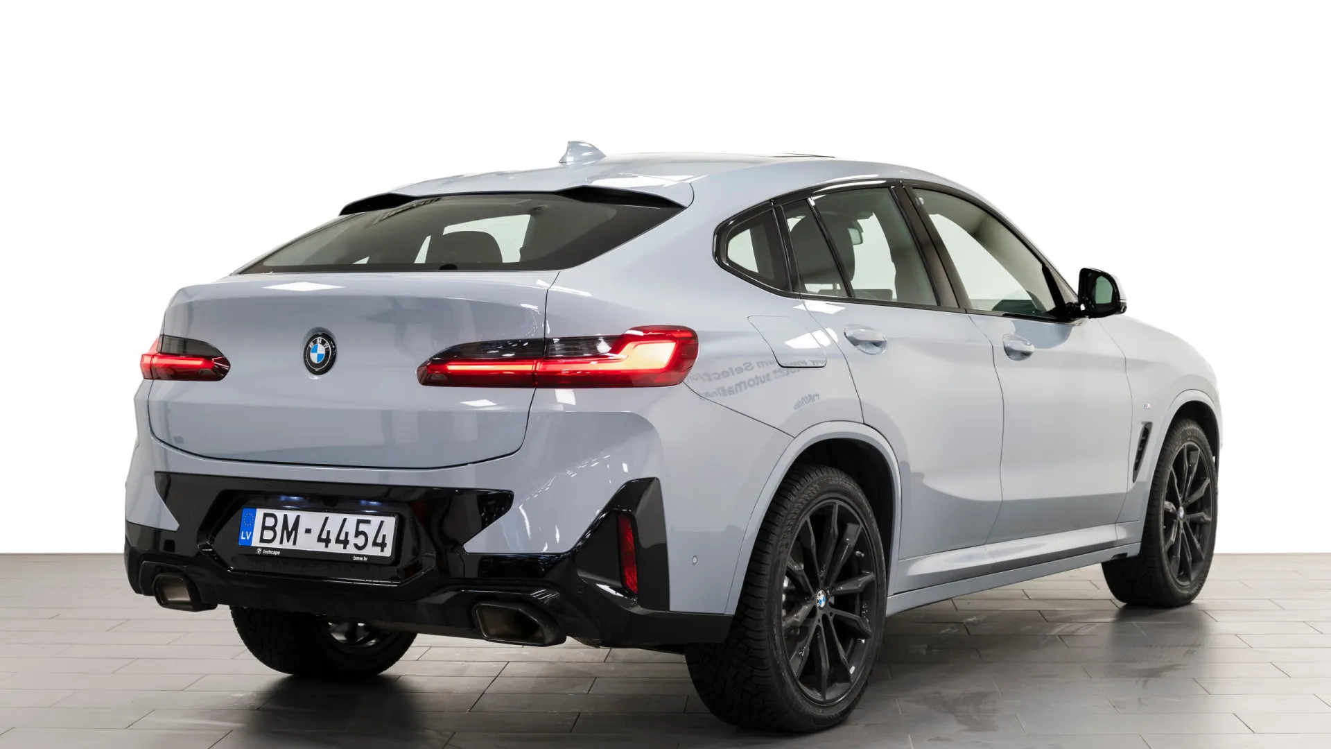 
                    Último BMW X4 foi produzido em novembro
                