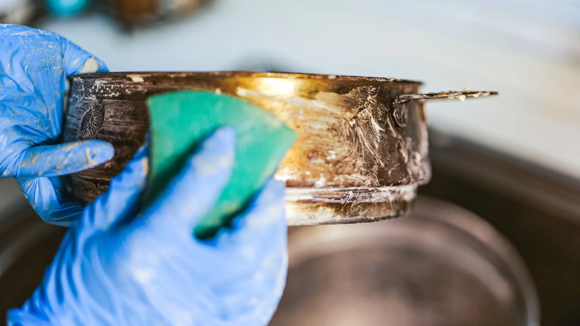 
                    Adeus, ferrugem! Eis como removê-la (de forma eficaz) com uma batata
                