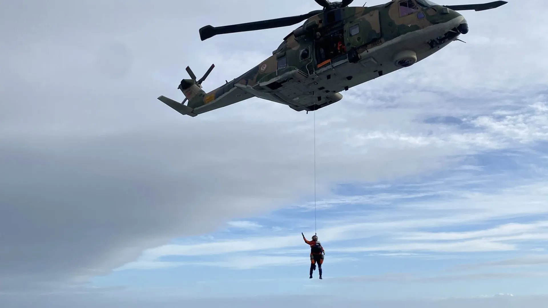 
                    Marinha e Força Aérea fazem exercício de salvamento nos Açores
                