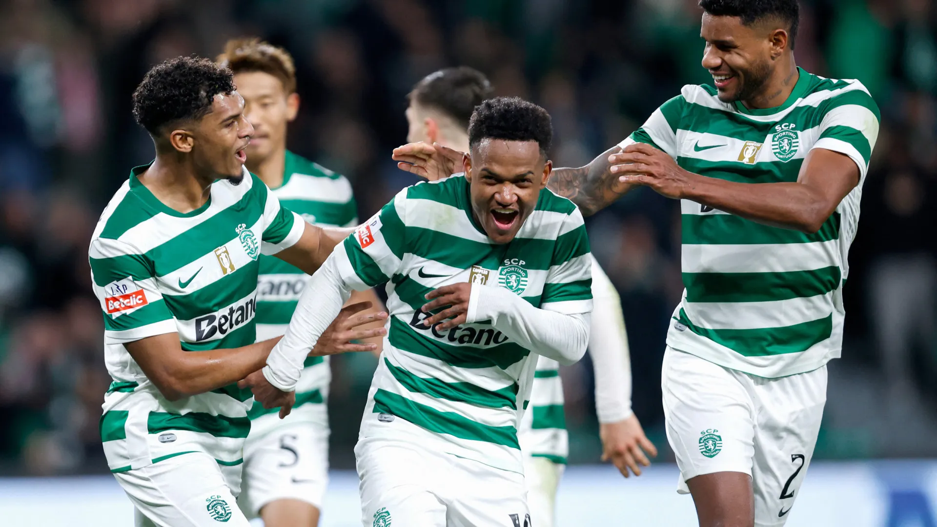 
                    EM DIRETO: Sporting ganha ao intervalo, com Geny Catamo a dar 'pesadelos'
                