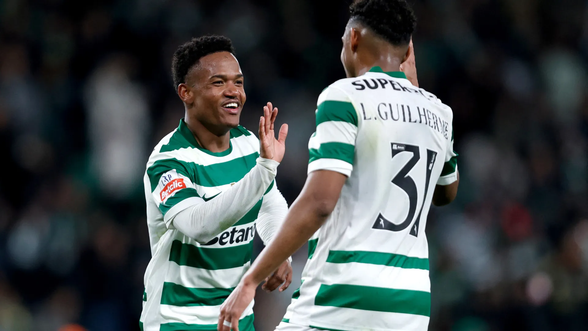 
                    EM DIRETO: Sporting vence, distancia-se do Benfica e pressiona FC Porto
                