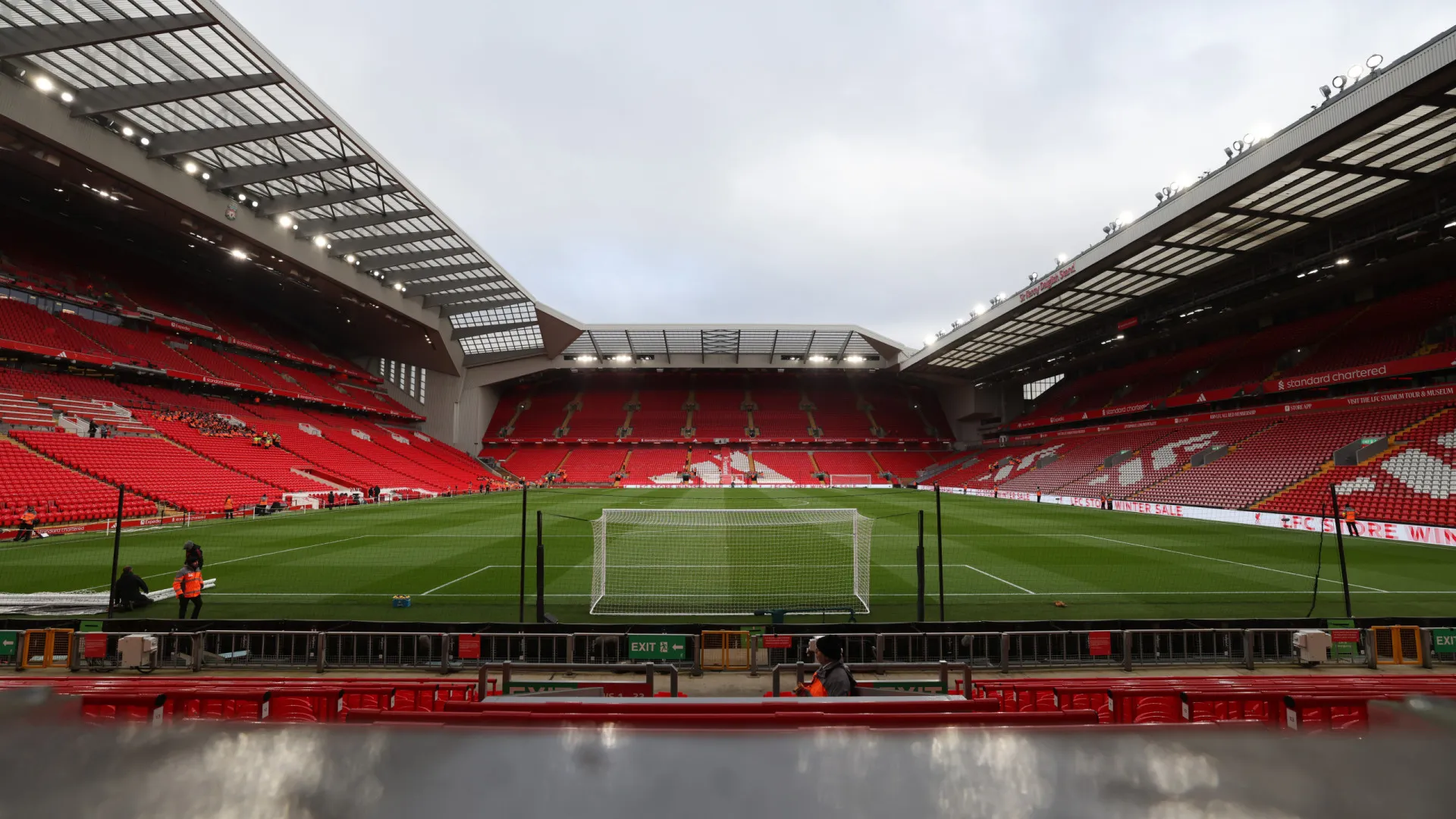 
                    EM DIRETO: Liverpool 'obrigado' a responder a Manchester United e não só
                