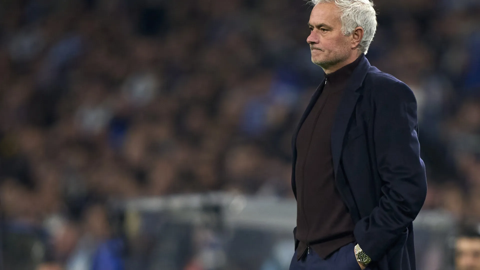 
                    Mourinho obrigado a mexer no miolo. Os onzes iniciais do Rio Ave-Benfica
                