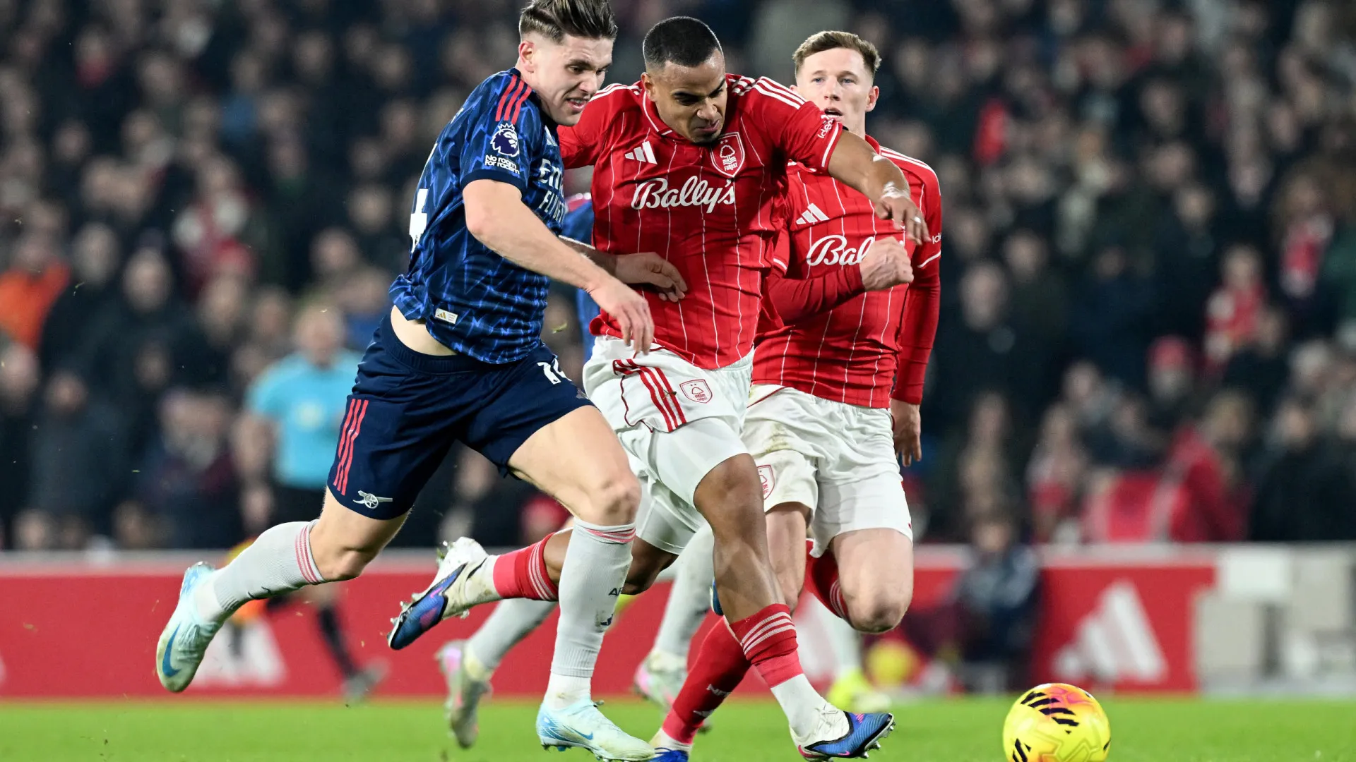 
                    EM DIRETO: Arsenal não ata nem desata frente ao Nottingham Forest
                