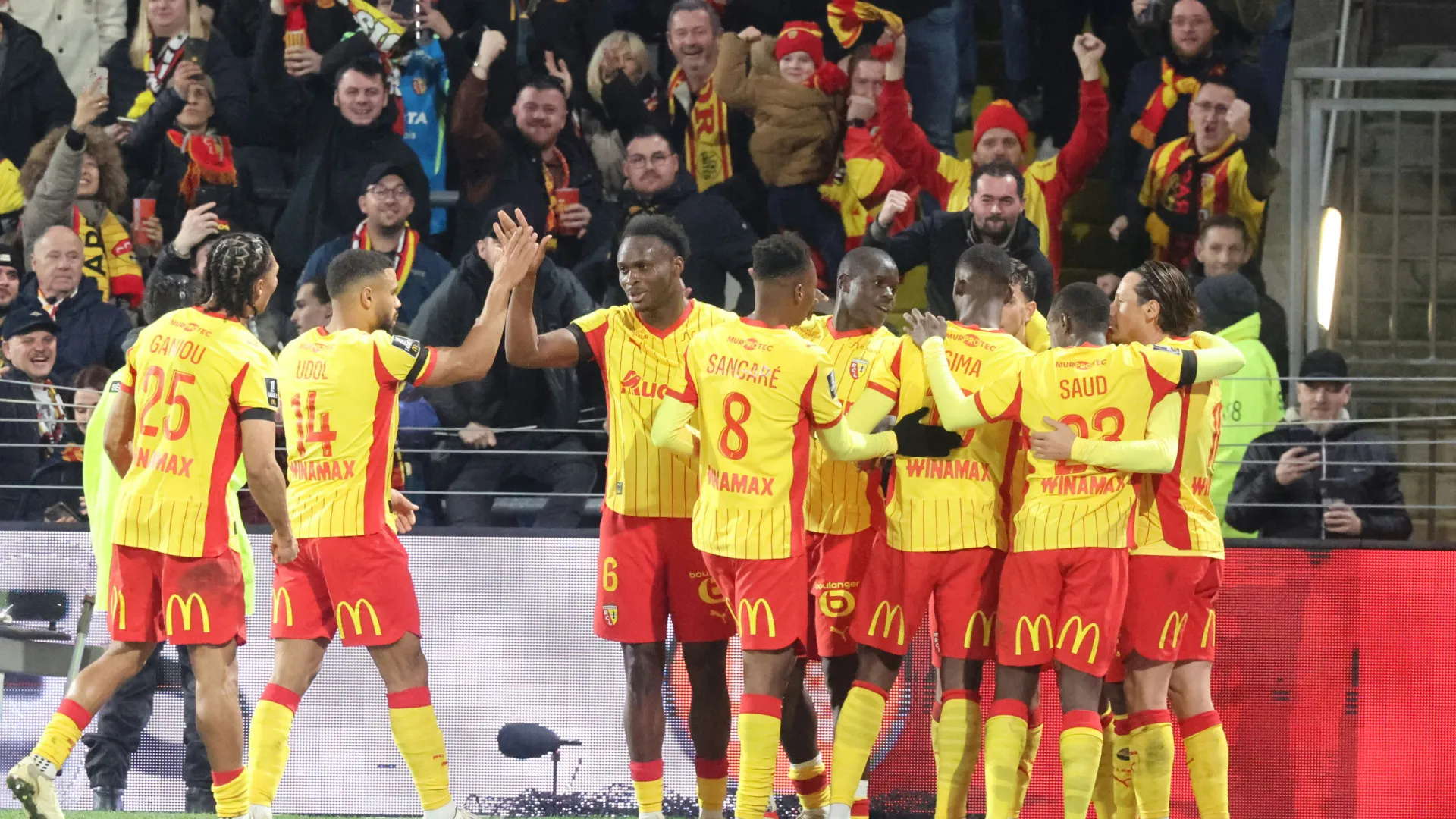 
                    Quem é que os para? Lens recupera liderança após vencer Auxerre
                