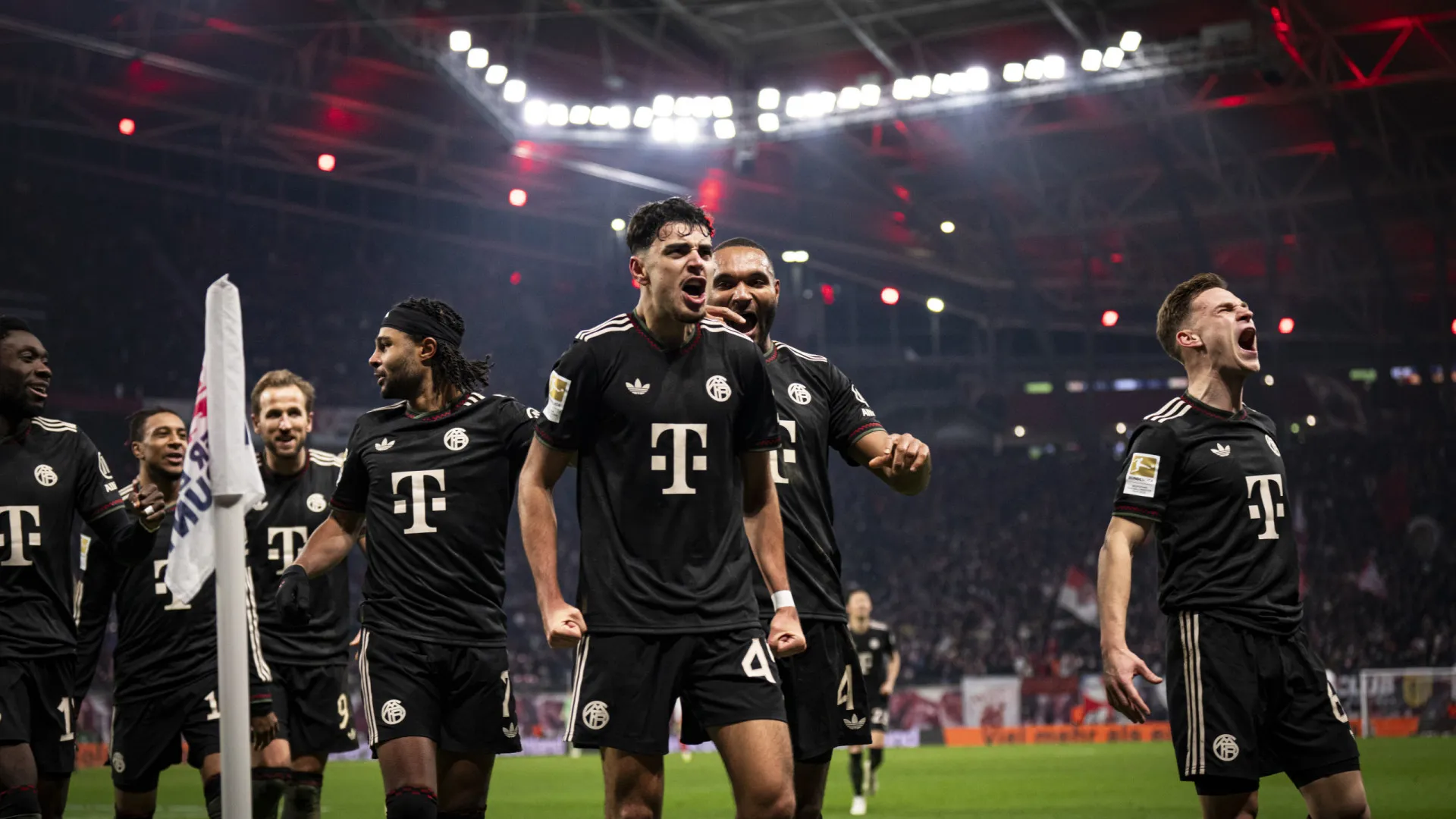 
                    De 1-0 para 1-5. 'Rolo compressor' do Bayern goleia Leipzig com remontada
                