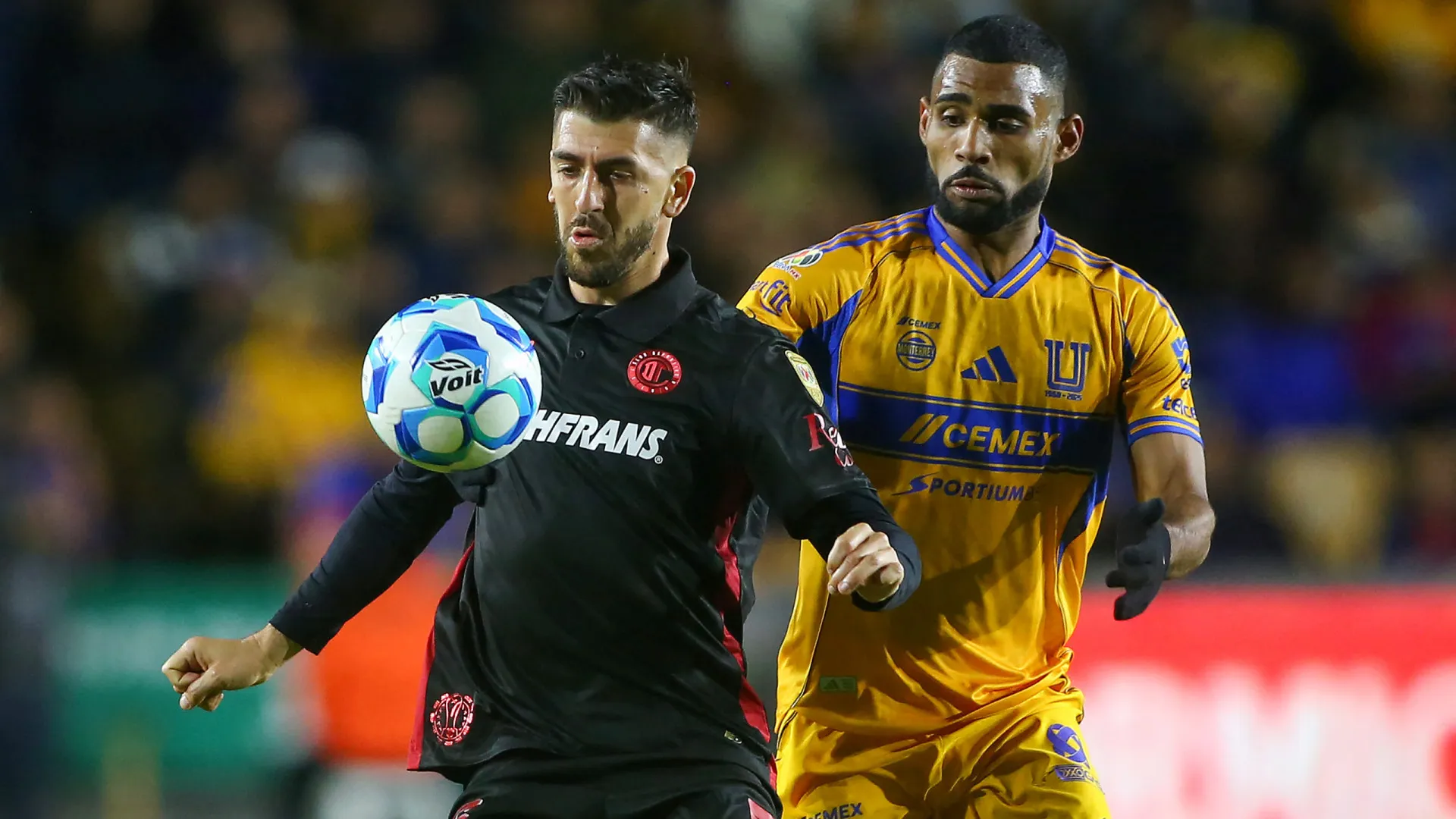 
                    Paulinho 'arranca' vermelho, mas Toluca não sai da estaca zero
                