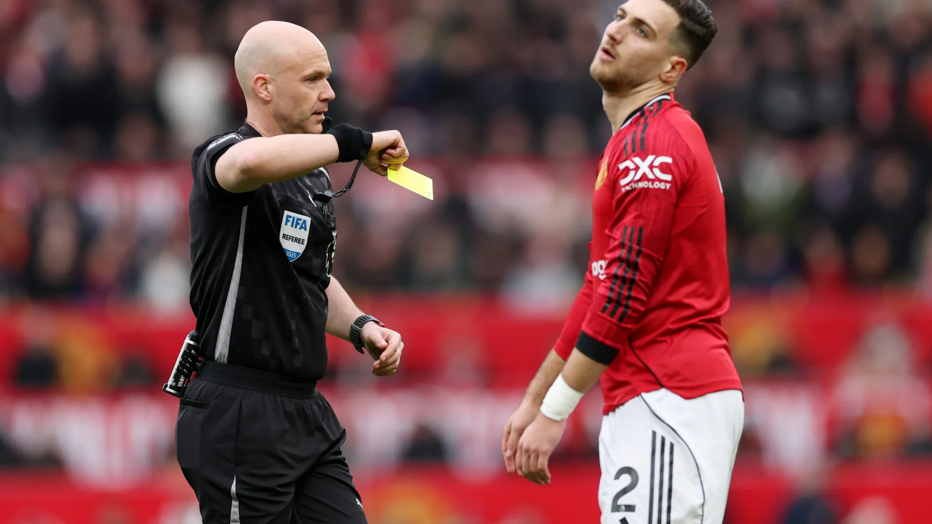 
                    Dalot causa polémica. Guardiola queixa-se e Premier League explica-se
                