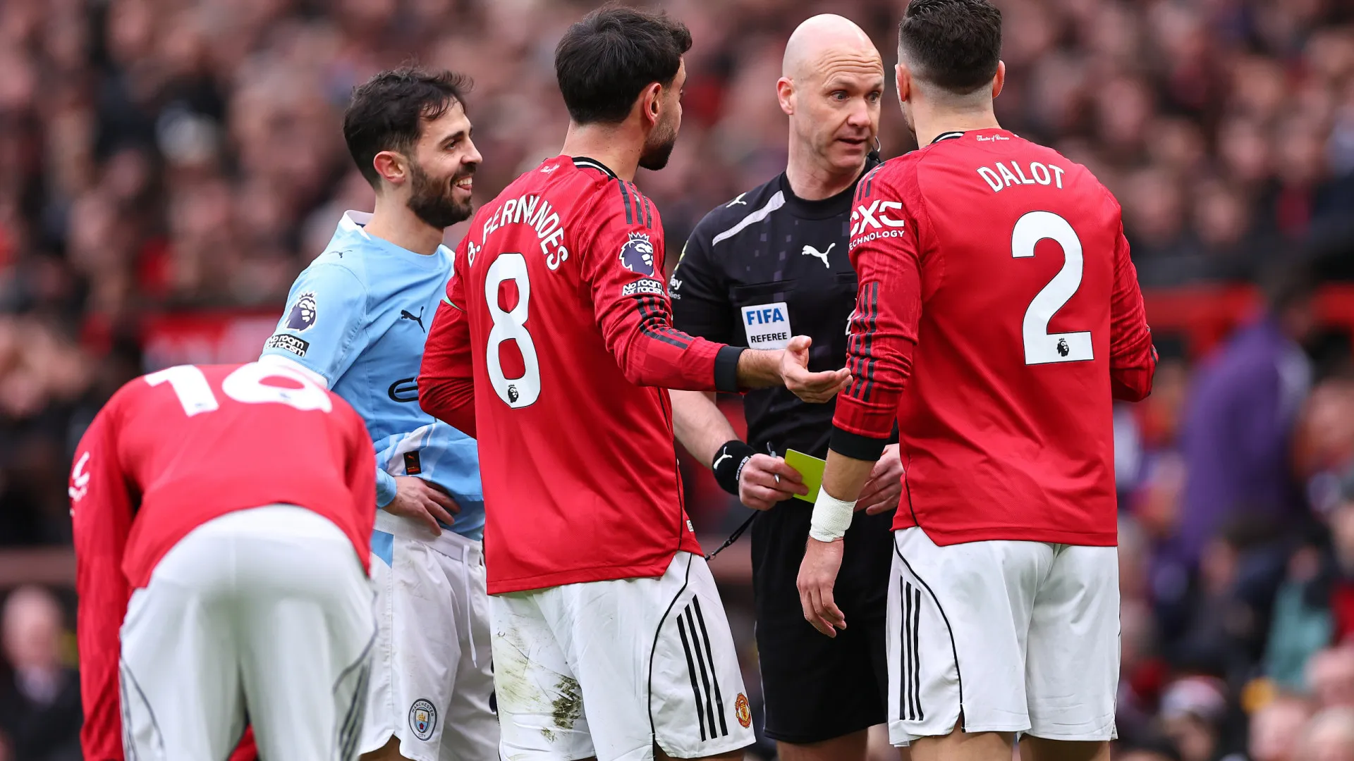 
                    Sporting-PSG vai ser apitado pelo árbitro do polémico dérbi de Manchester
                