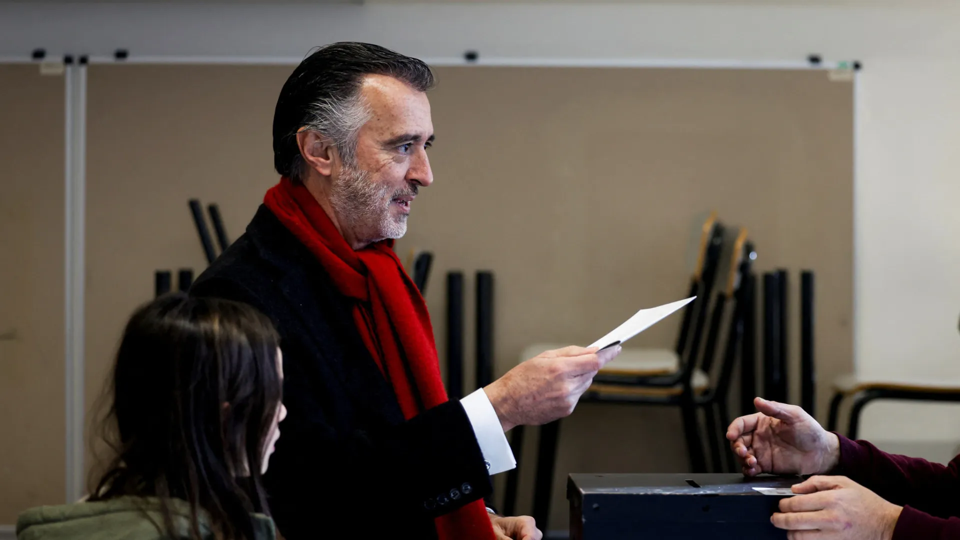 
                    Aplausos no quartel-general de Cotrim à possível 2.ª volta com Ventura
                