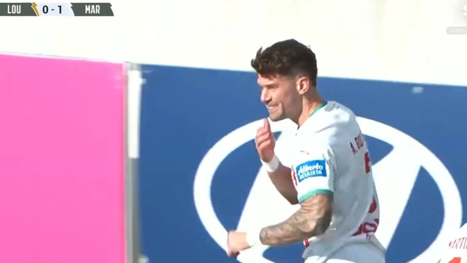 
                    Frango ou golaço? Guarda-redes do Lourosa errou e Marítimo festejou
                