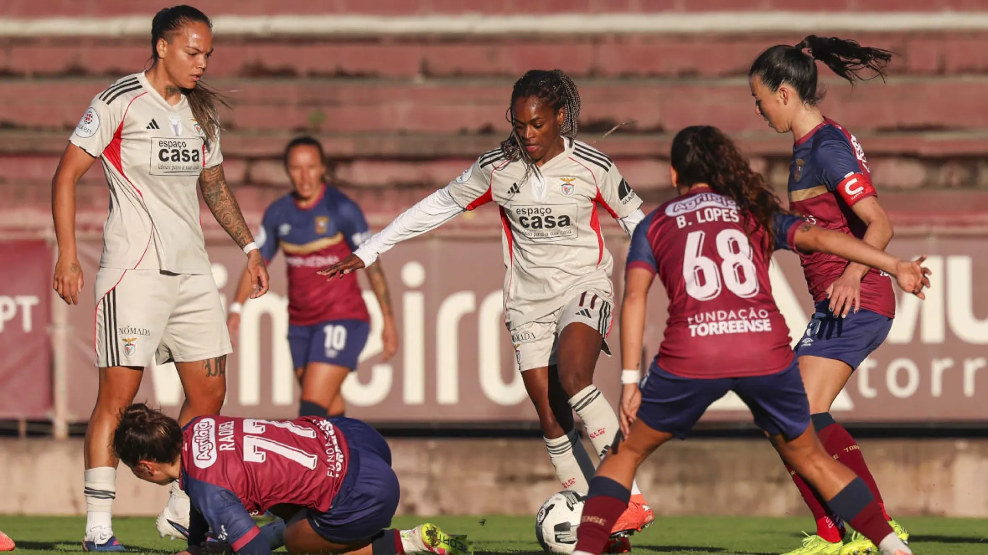 
                    Benfica vinga-se do Torreense e penáltis ditam dia histórico no FC Porto
                