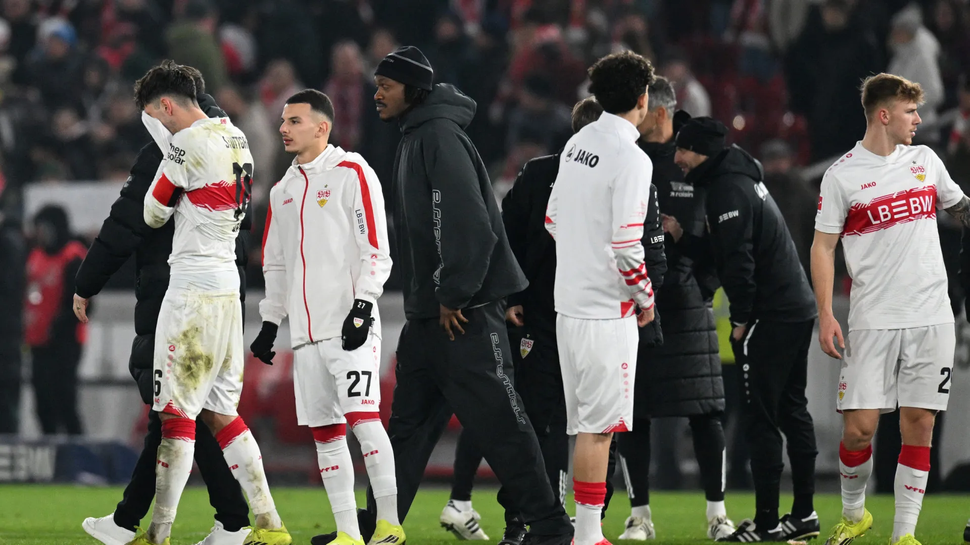 
                    Estugarda falha 'assalto' ao terceiro lugar com empate com Union Berlim
                