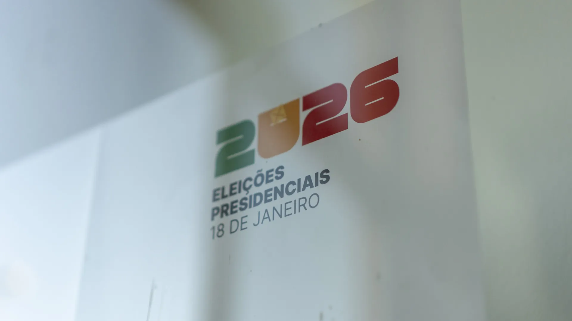 
                    Seguro é o candidato mais votado com 30,30%, com 2718 freguesias apuradas
                