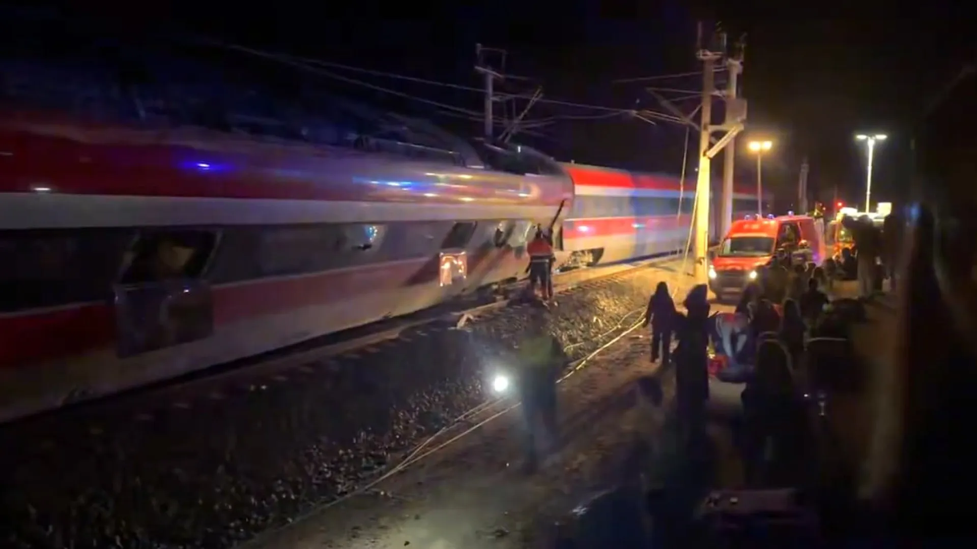 
                    Pelo menos 7 mortos e 25 feridos num descarrilamento em Espanha
                