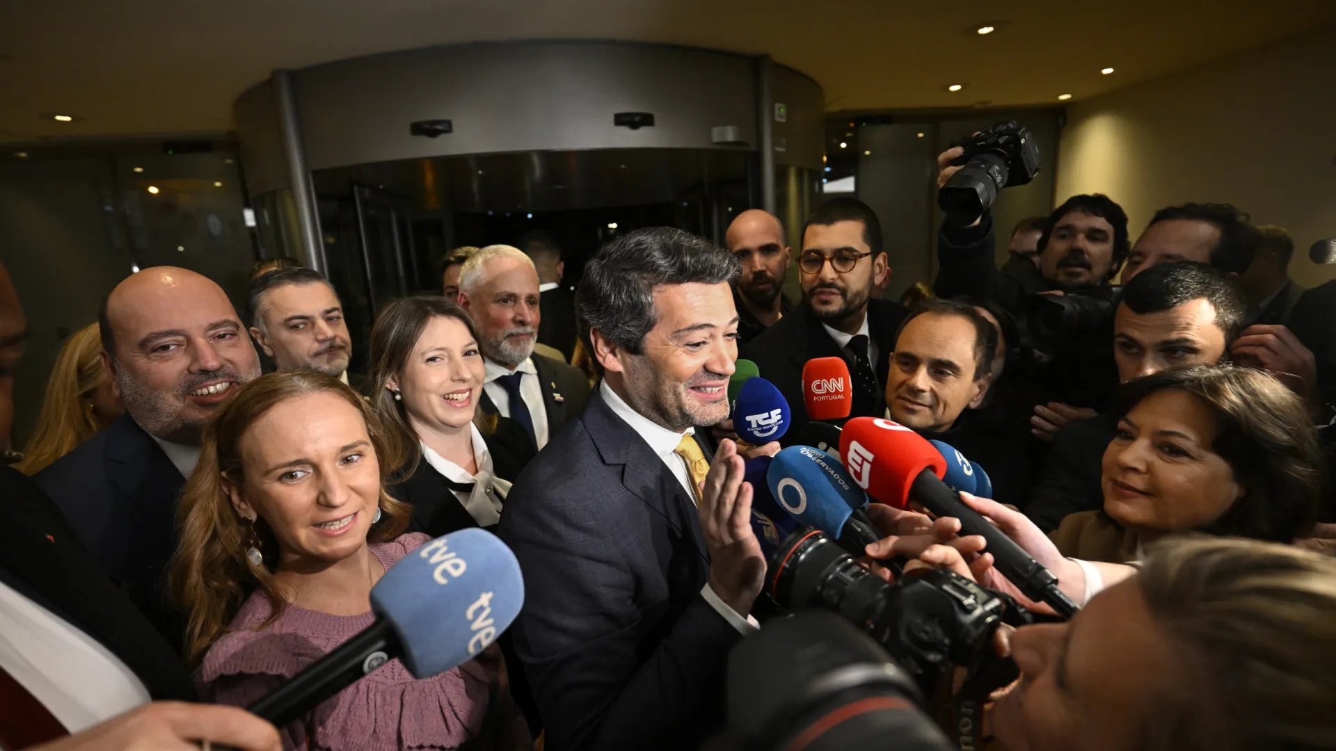 
                    André Ventura pede que eleitores 