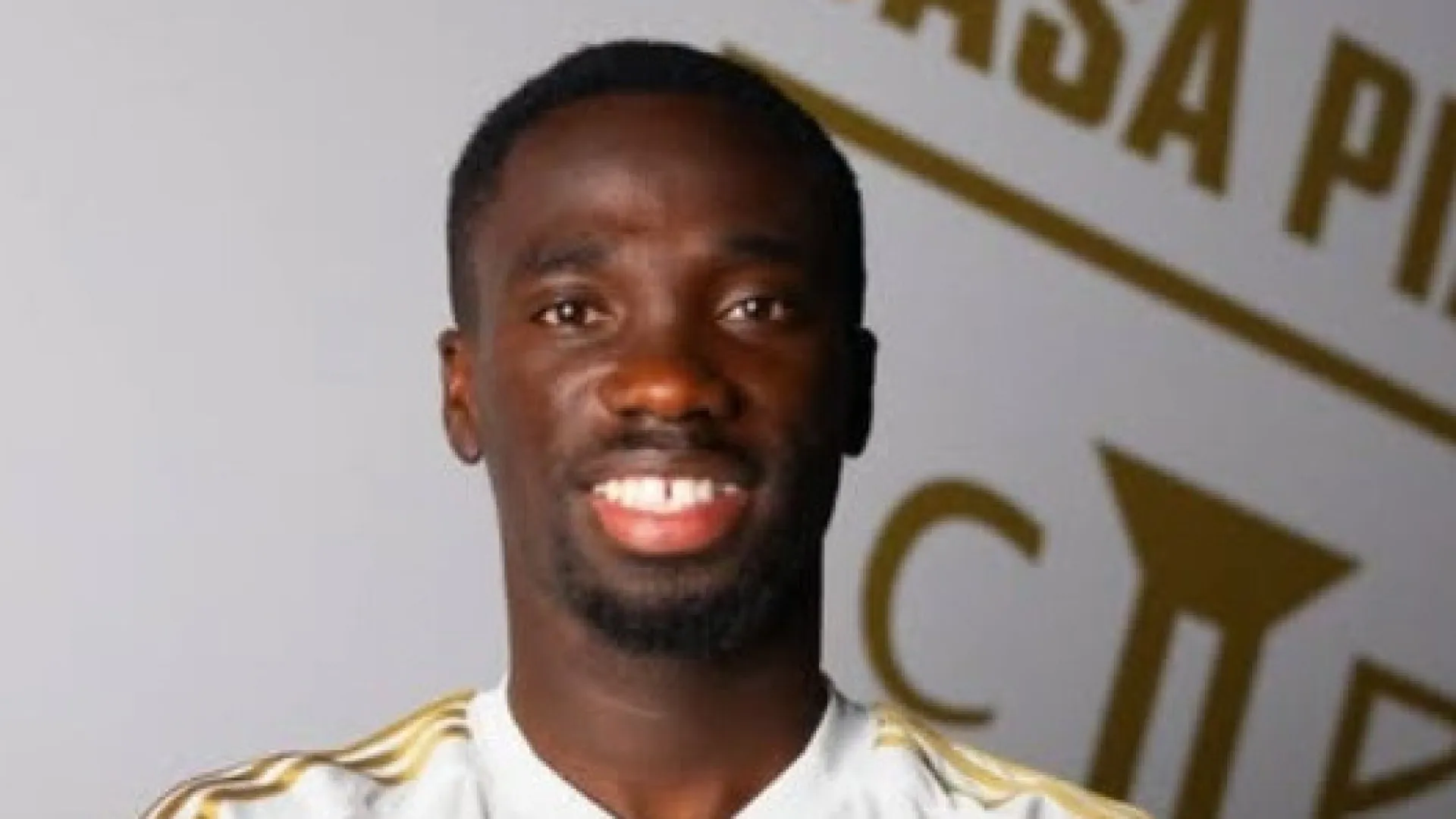 
                    Oficial: Lawrence Ofori troca Moreirense por Casa Pia e segue na I Liga
                