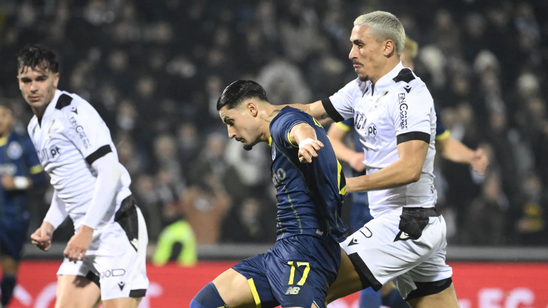 
                    Arbitragem do Vitória-FC Porto visada: 