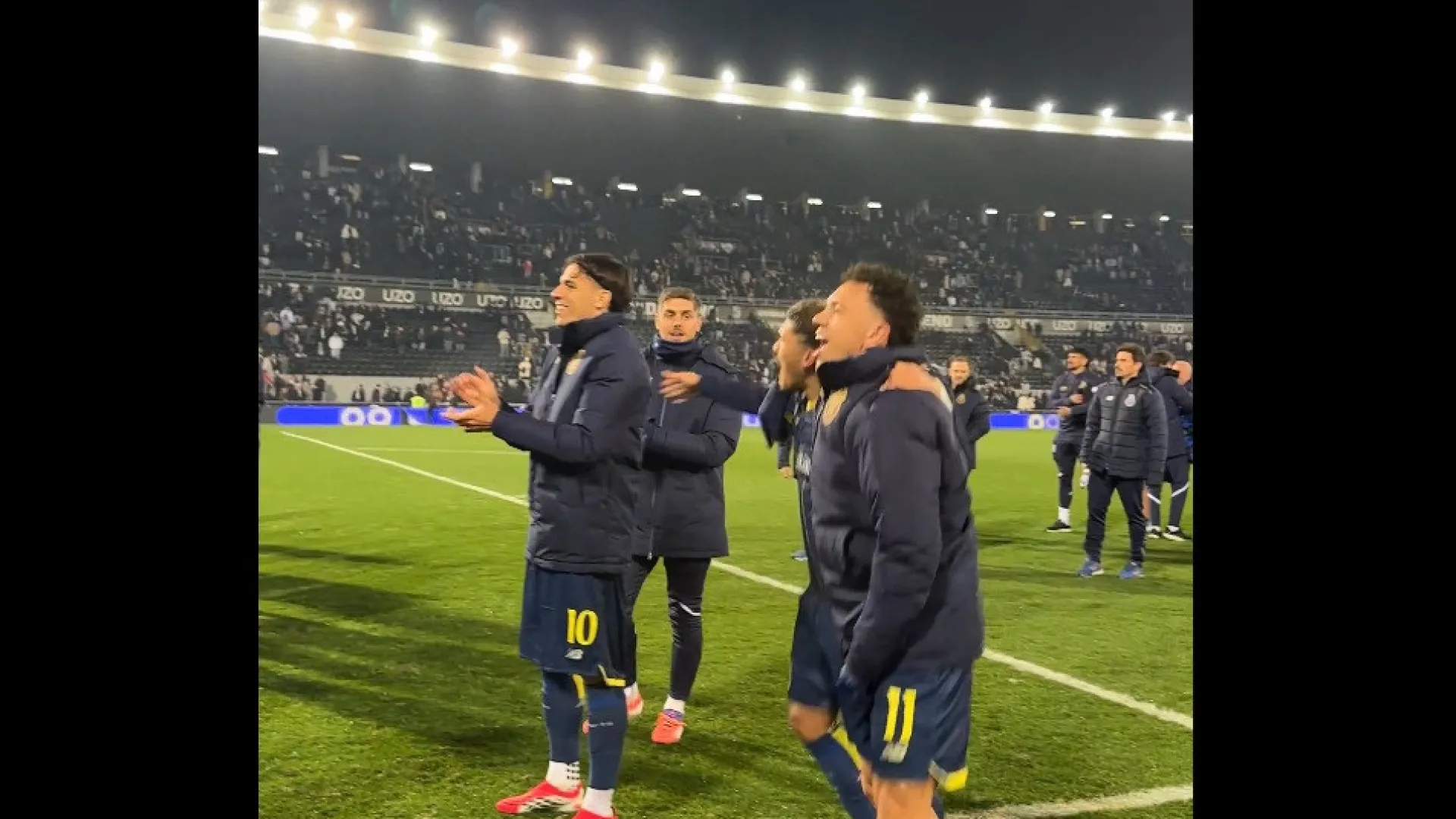 
                    FC Porto voltou a fugir de Sporting e Benfica... e festejou assim 
                