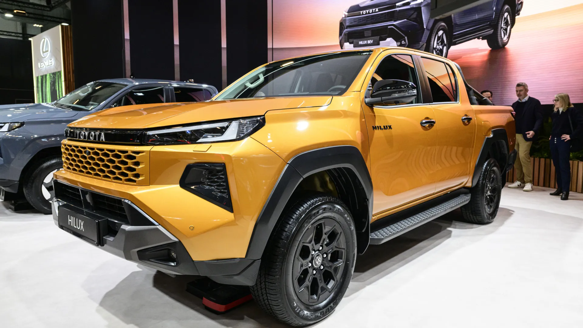 
                    Nova Toyota Hilux híbrida chega ao mercado europeu no verão
                