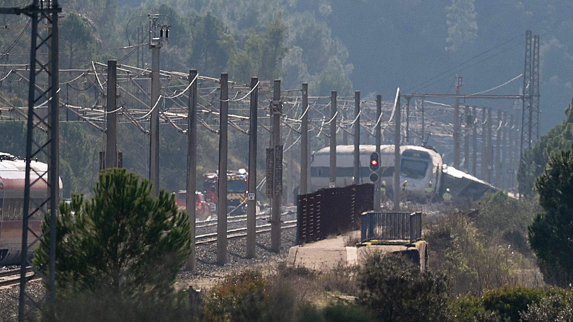 
                    Acidente em Espanha. Principais instituições prestam homenagem a vítimas
                