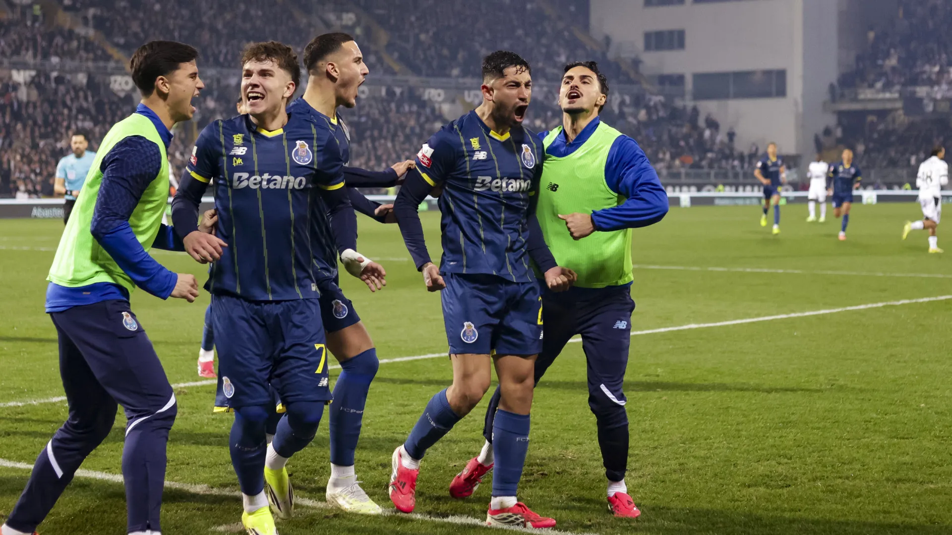 
                    Pietuszewski e Thiago Silva já convencem: 