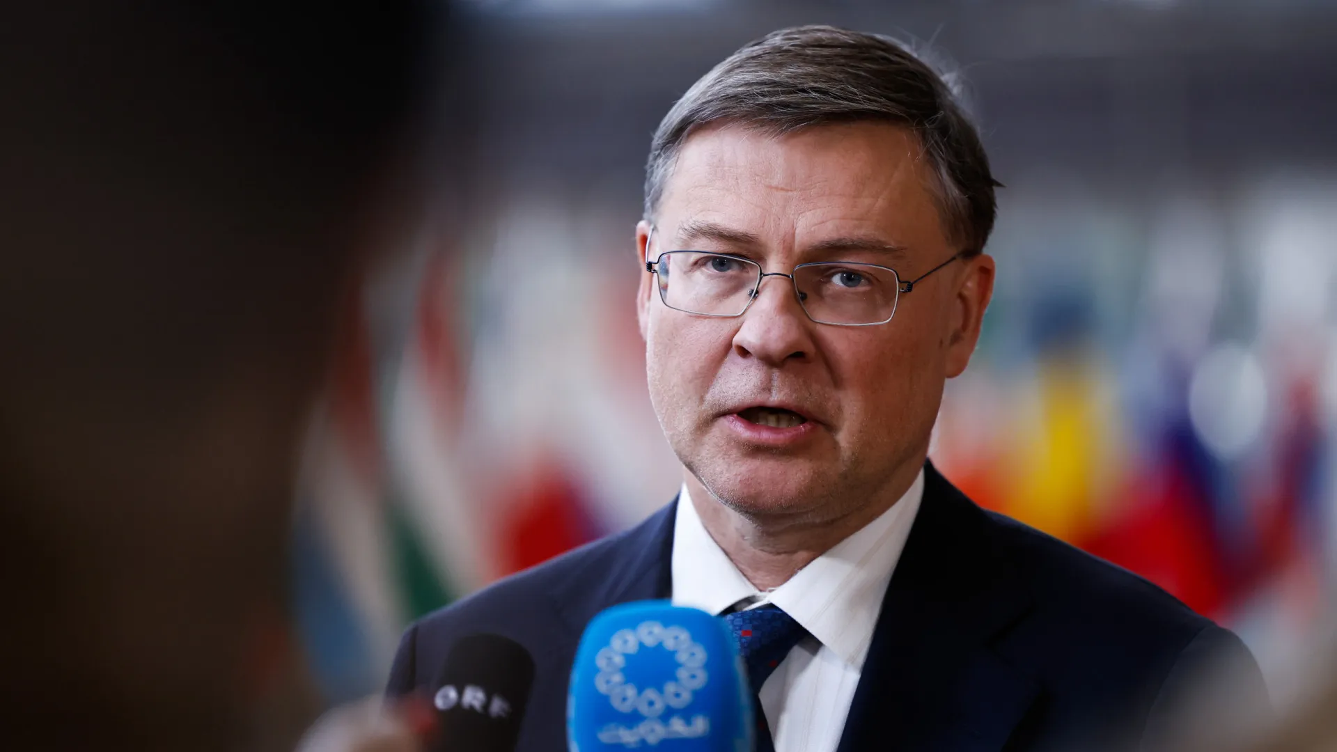 
                    Tarifas e Gronelândia: UE quer diálogo, mas está 