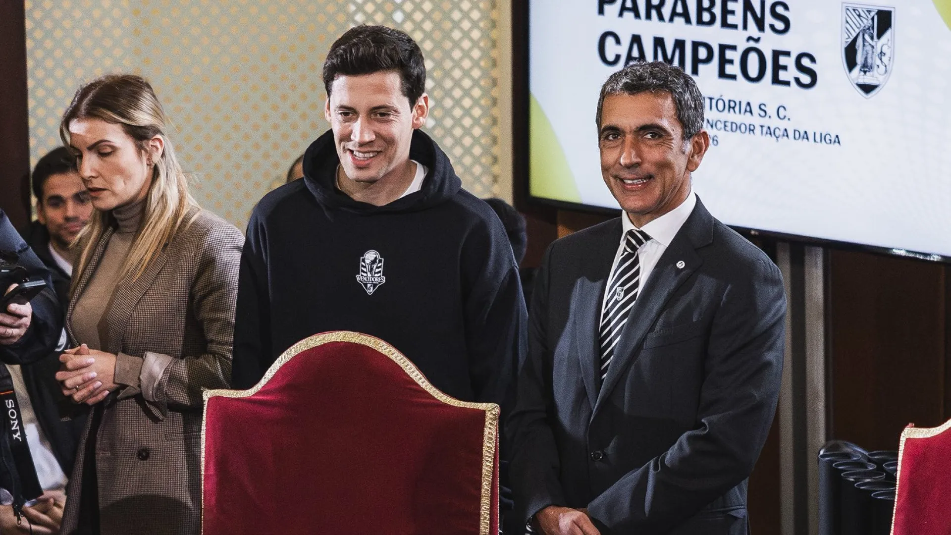 
                    Câmara de Guimarães aplaude 