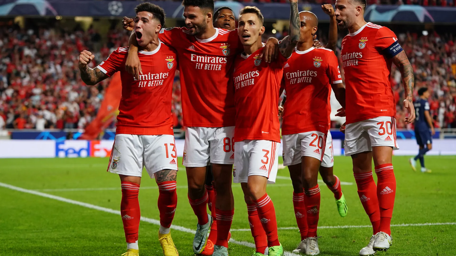 
                    Atenção, Sporting. O dia em que o Benfica travou o Paris Saint-Germain
                