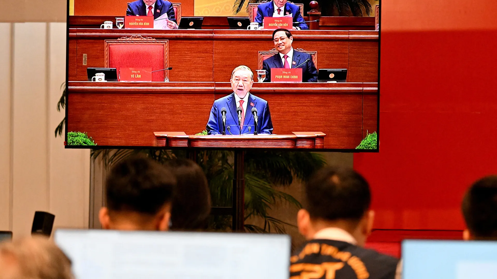 
                    Líder vietnamita compromete-se a continuar a luta contra a corrupção
                