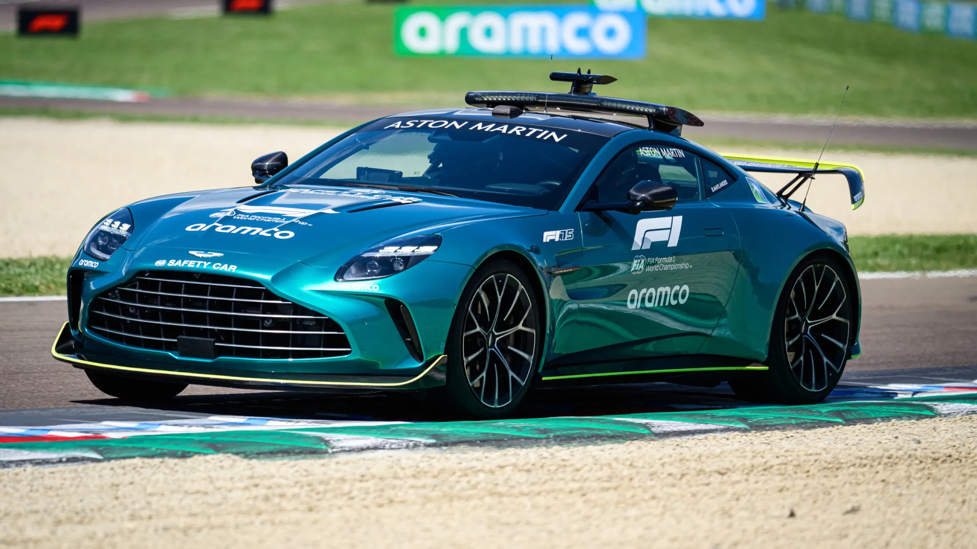 
                    F1: Aston Martin deixa de fornecer safety car após cinco anos
                