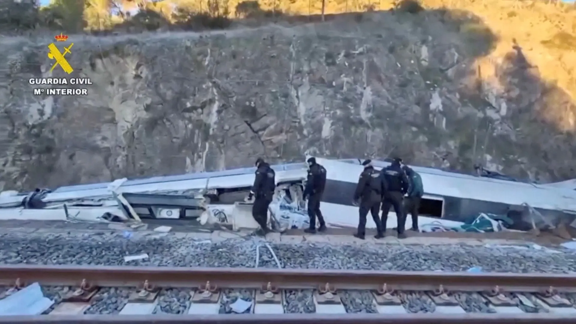 
                    Da junta partida a portugueses: Novos detalhes da 