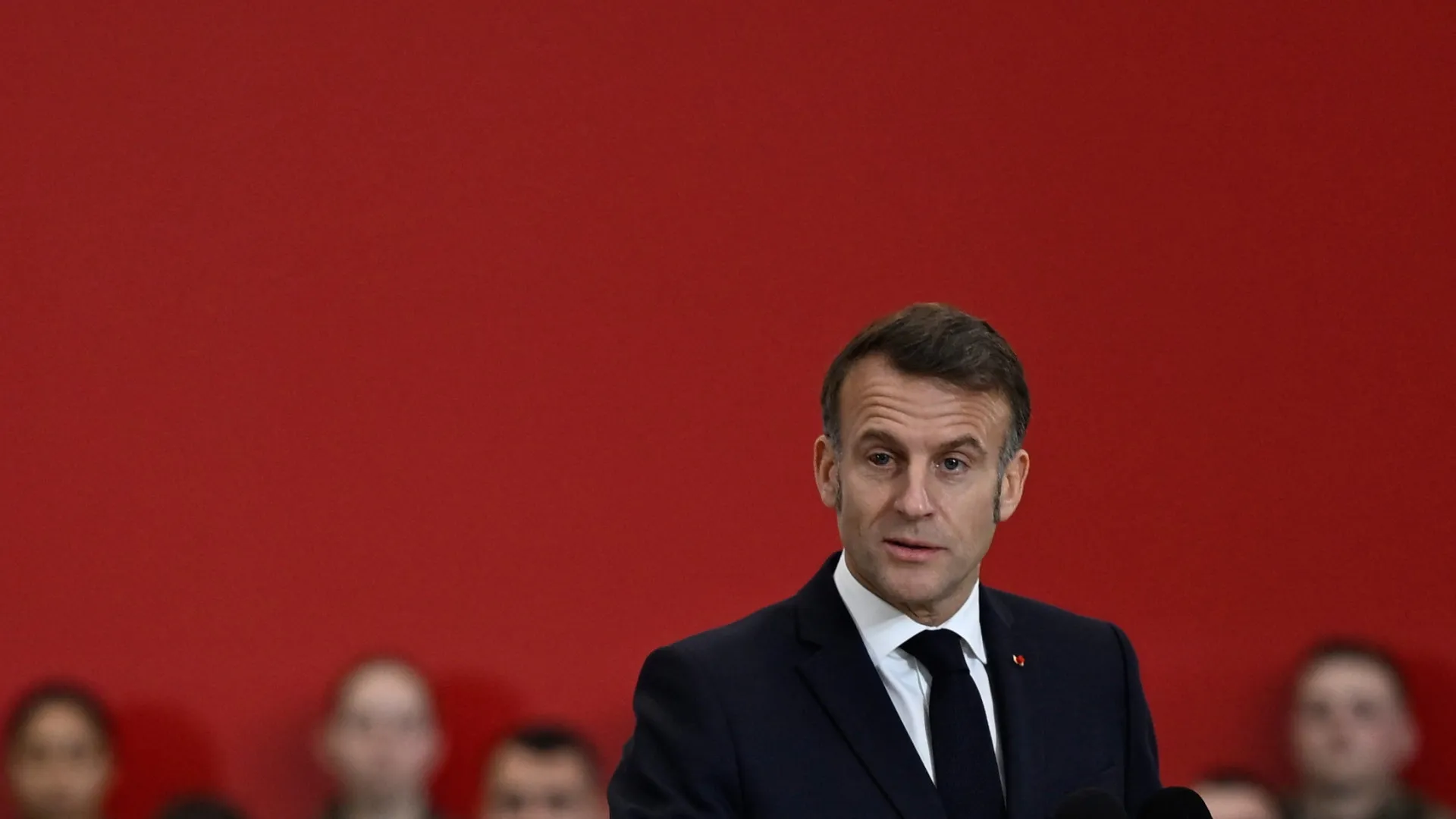 
                    Emmanuel Macron propõe a Trump cimeira do G7 com presença russa à margem
                